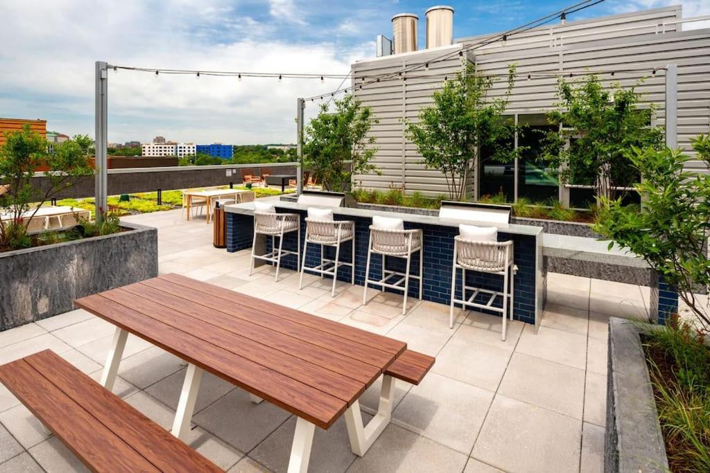 Gorgeous 1 Bedroom At Clarendon With Gym And Rooftop アーリントン エクステリア 写真