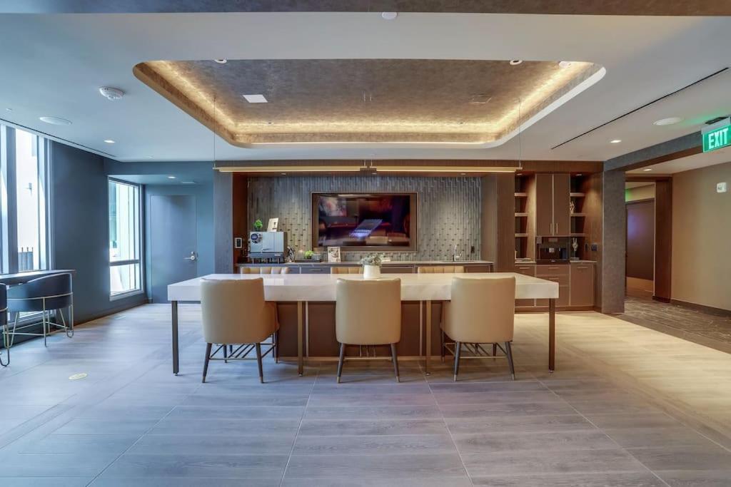Gorgeous 1 Bedroom At Clarendon With Gym And Rooftop アーリントン エクステリア 写真