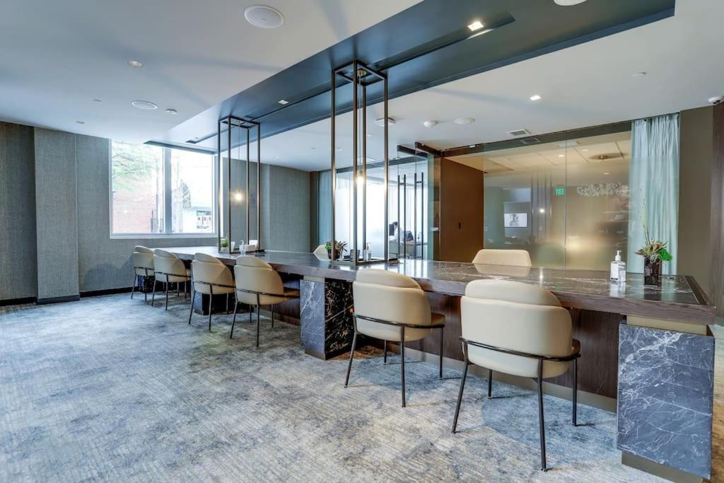 Gorgeous 1 Bedroom At Clarendon With Gym And Rooftop アーリントン エクステリア 写真
